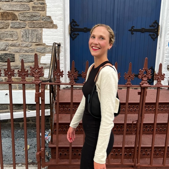 Meet your Posher, Alison - Picture 6 of 8